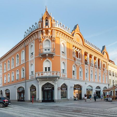 Cadoro City Center Apartments Oradea Exteriör bild