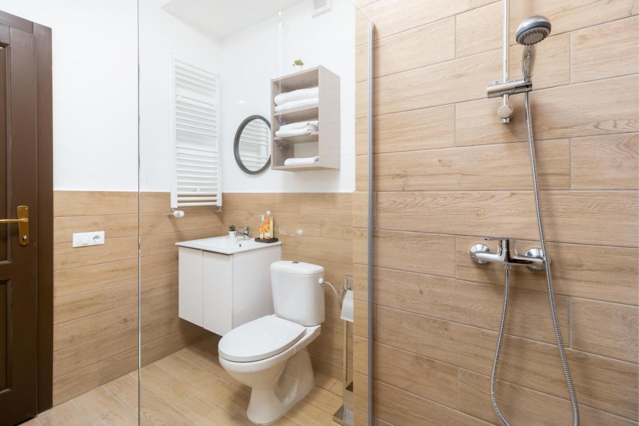 Cadoro City Center Apartments Oradea Exteriör bild