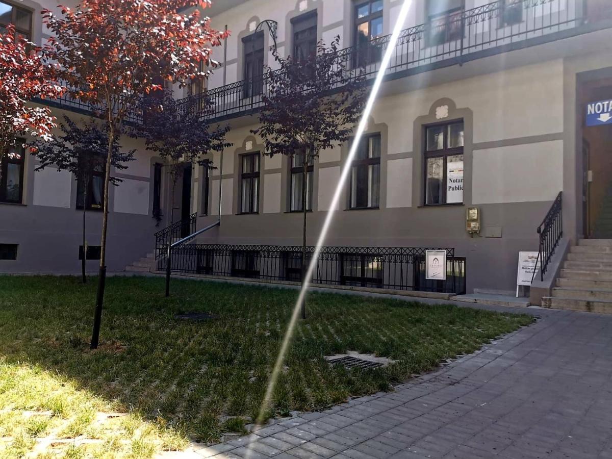 Cadoro City Center Apartments Oradea Exteriör bild