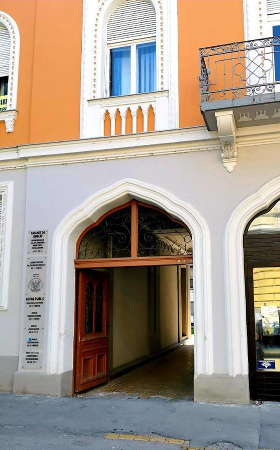 Cadoro City Center Apartments Oradea Exteriör bild
