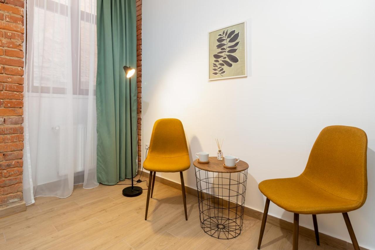 Cadoro City Center Apartments Oradea Exteriör bild