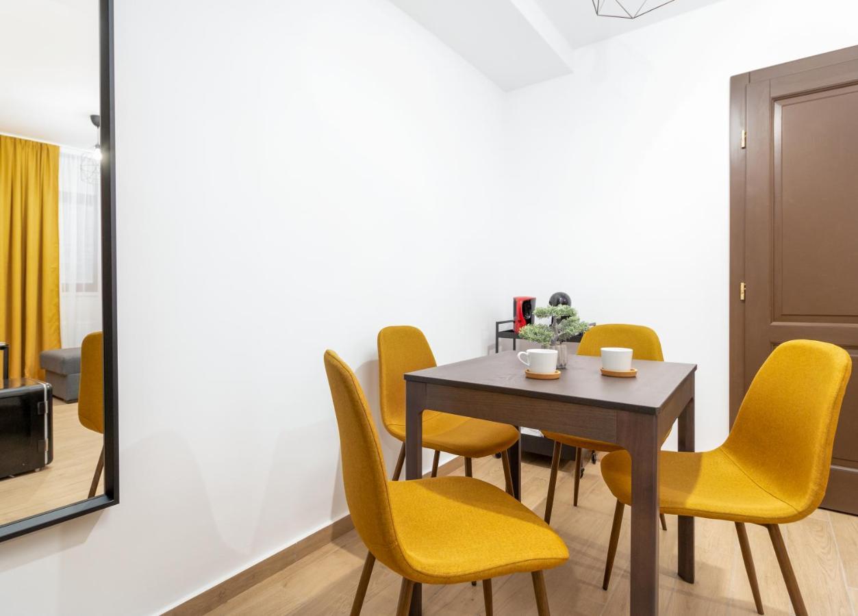 Cadoro City Center Apartments Oradea Exteriör bild